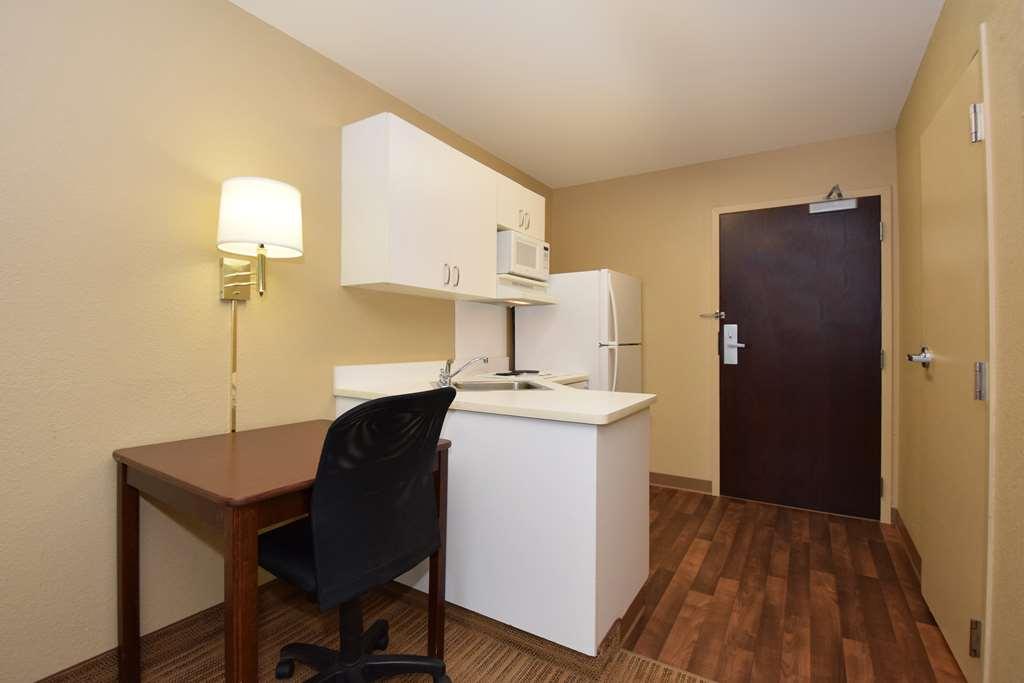 Extended Stay America Suites - San Diego - Carlsbad Village By The Sea Room photo